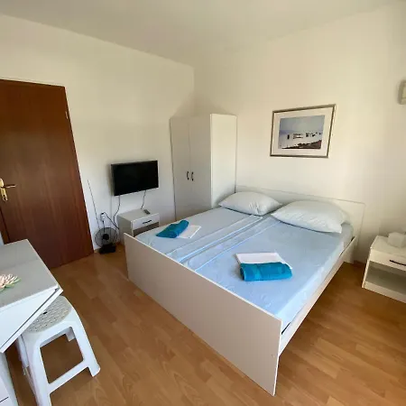 Appartement House Danica & *