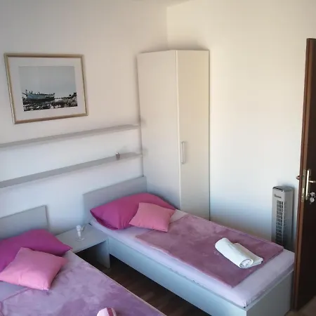 Appartement House Danica & *