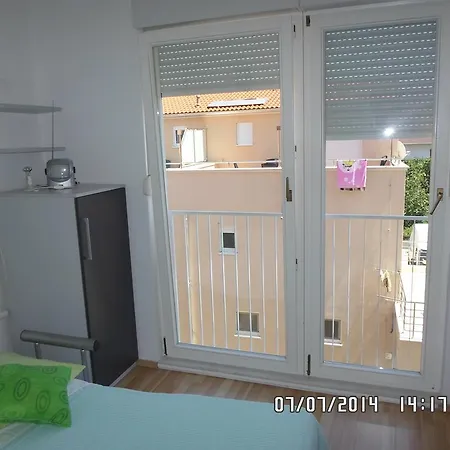 House Danica & アパート Sukošan